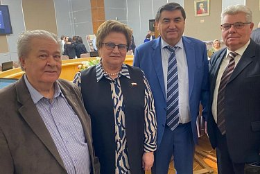 Равнение на героев